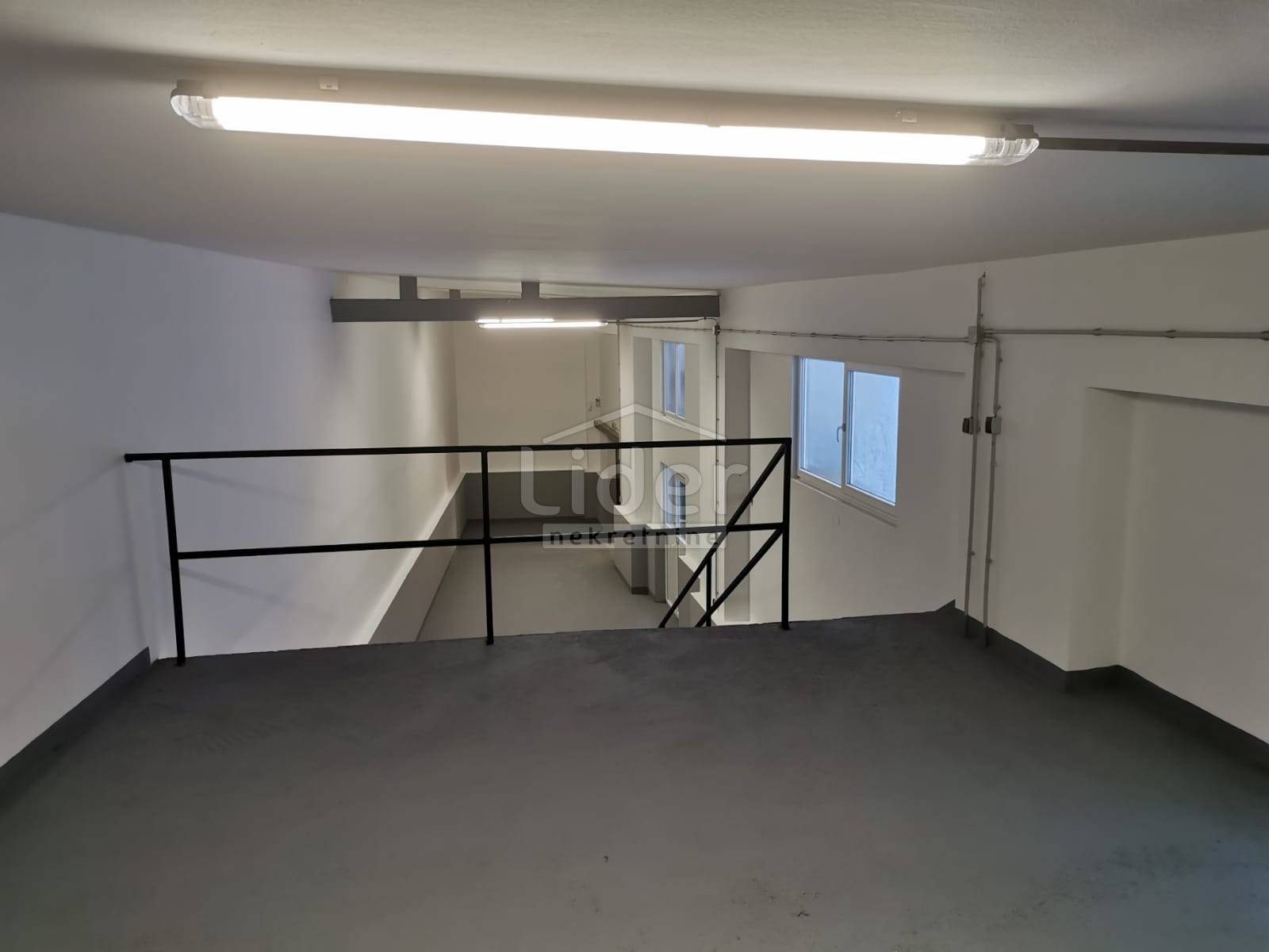 321m², Office, 1 Floor