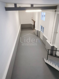 321m², Büro, 1 Etage