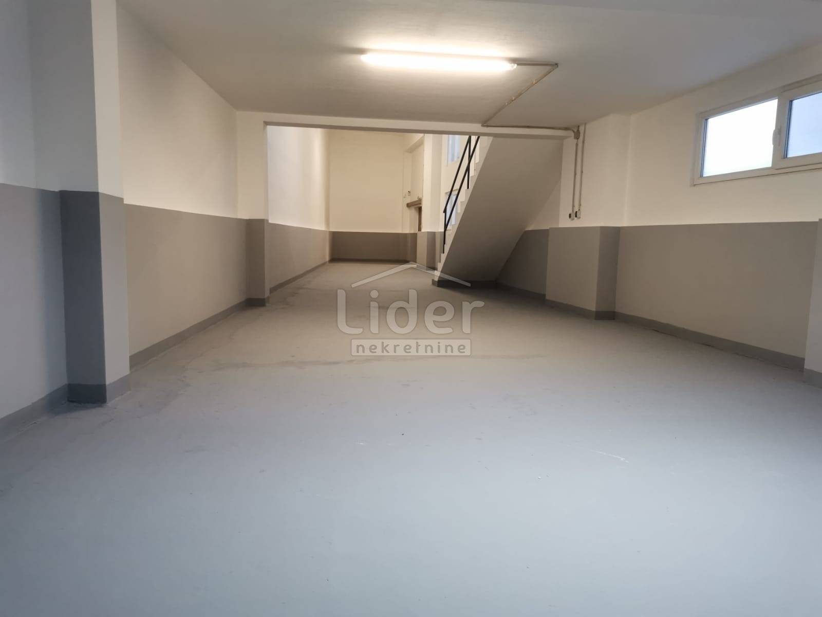 321m², Office, 1 Floor