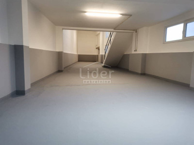 321m², Büro, 1 Etage