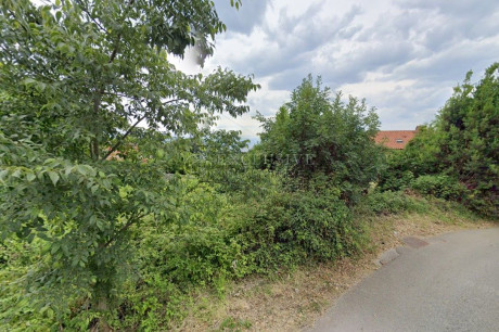 2743m², Plot