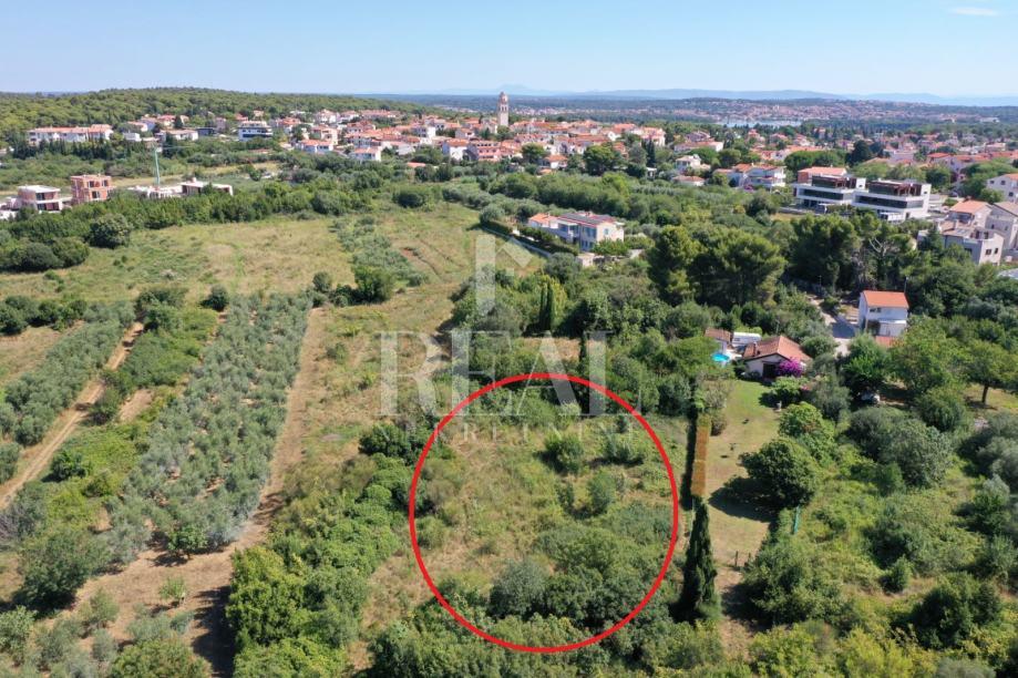 1800m², Zemljište