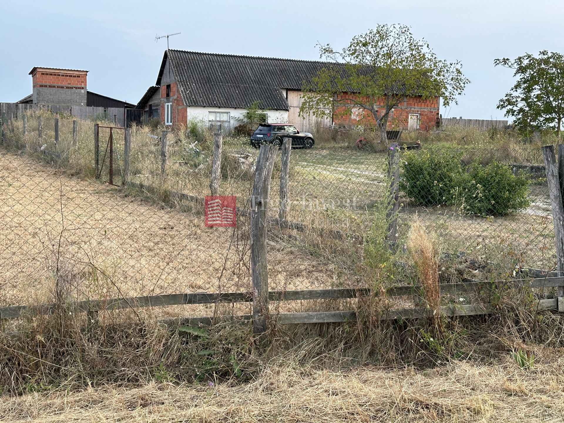 Kuća, 22300m², Zemljište 0m²