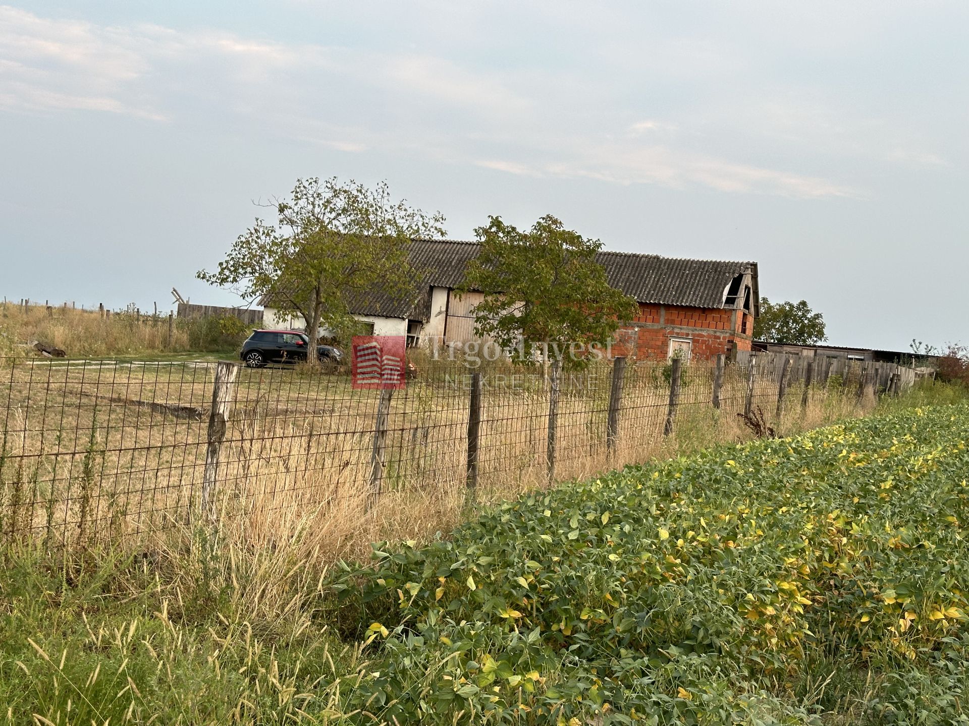 Kuća, 22300m², Zemljište 0m²