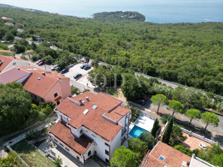 Kuća, 621m², Zemljište 1200m²