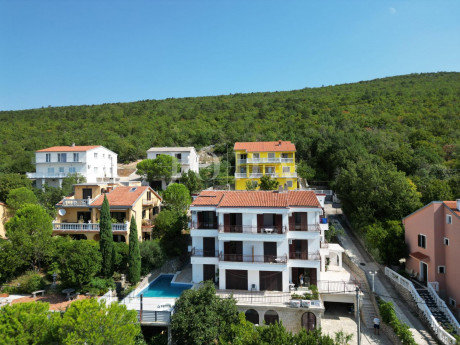 Kuća, 621m², Zemljište 1200m²