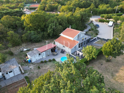 Kuća, 92m², Zemljište 1014m²