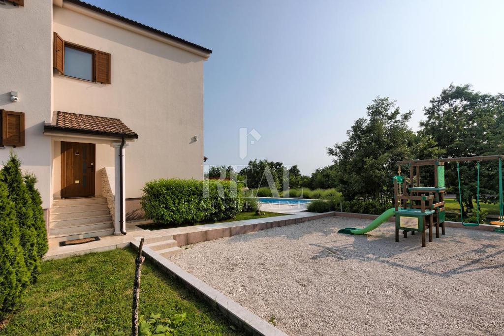 House, 296m², Plot 2000m²