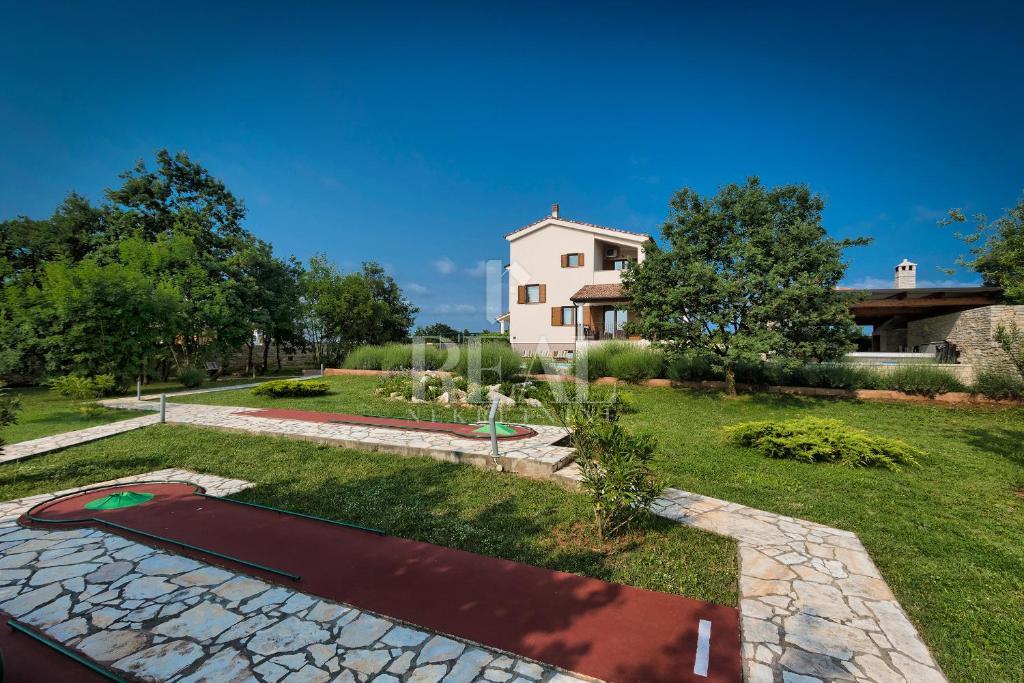 Casa, 296m², Terreno 2000m²