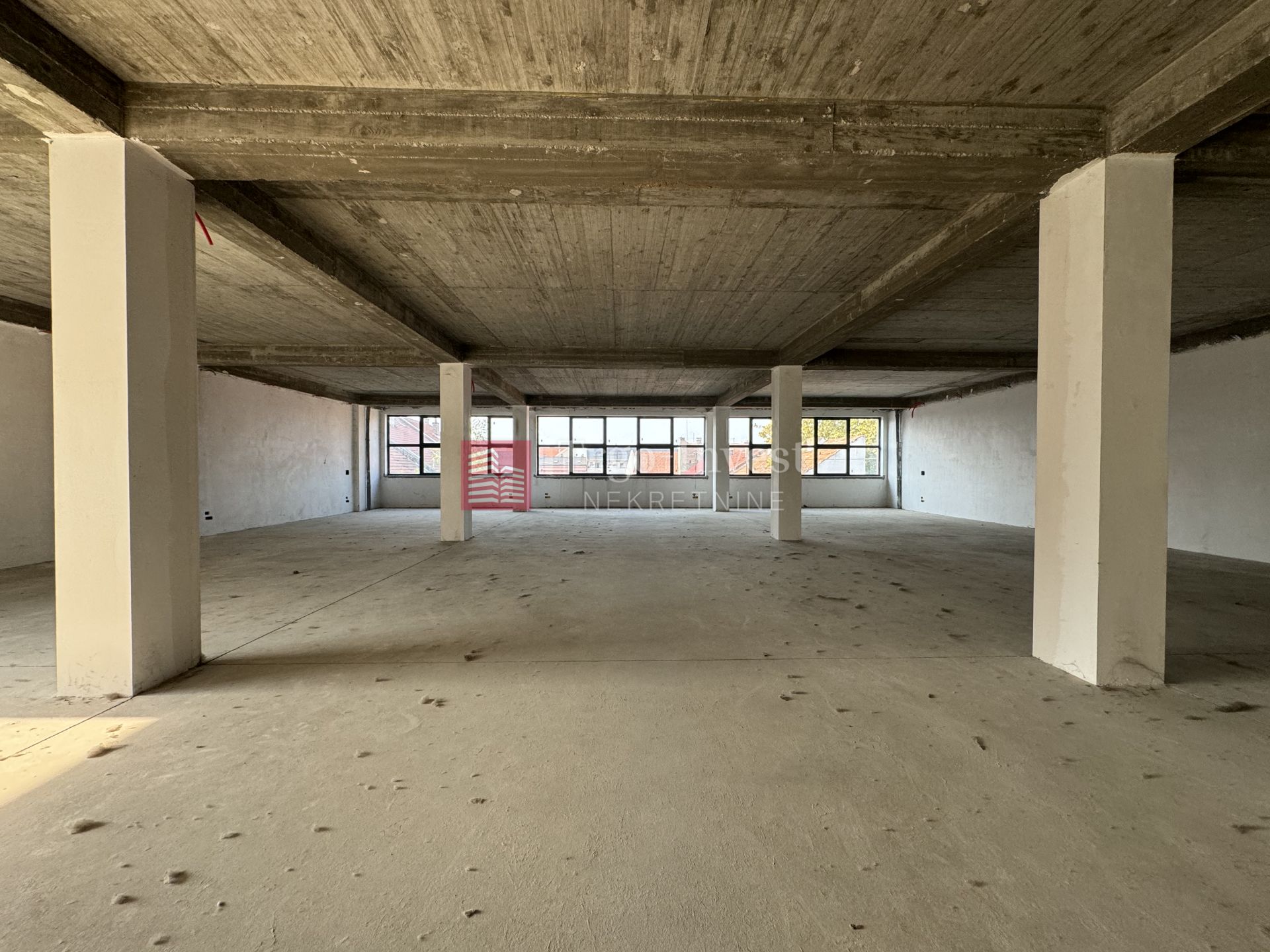 325m², Büro, 2 Etage