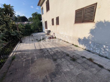 House, 200m², Plot 1700m²