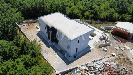 Kuća, 151m², Zemljište 0m²