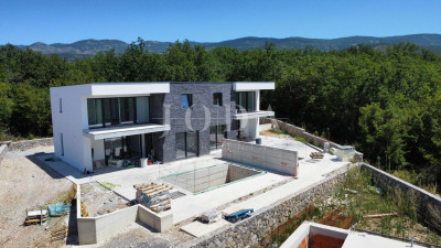 Kuća, 151m², Zemljište 0m²