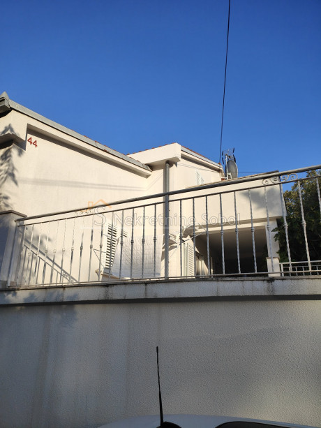 House, 160m², Plot 400m²