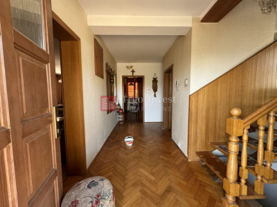 Haus, 180m², Grundstück 1916m²