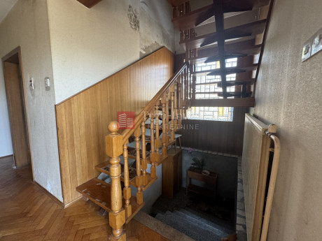 Haus, 180m², Grundstück 1916m²