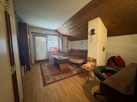 Casa, 180m², Terreno 1916m²