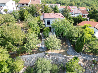 Kuća, 125m², Zemljište 874m²