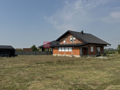 House, 180m², Plot 884m²