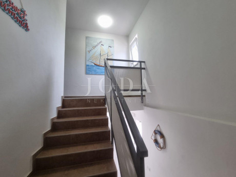 Haus, 250m², Grundstück 450m²