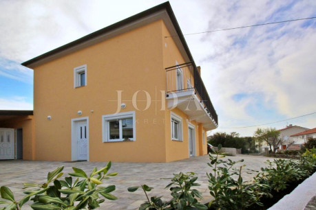 House, 250m², Plot 450m²