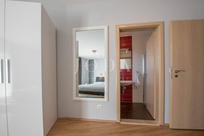 Haus, 452m², Grundstück 0m²