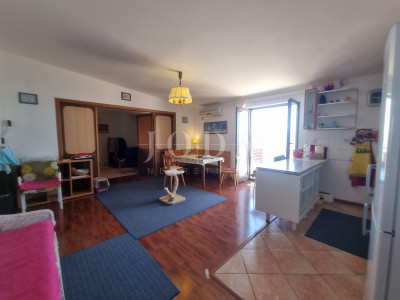 House, 305m², Plot 280m²