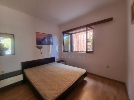 Casa, 305m², Terreno 280m²