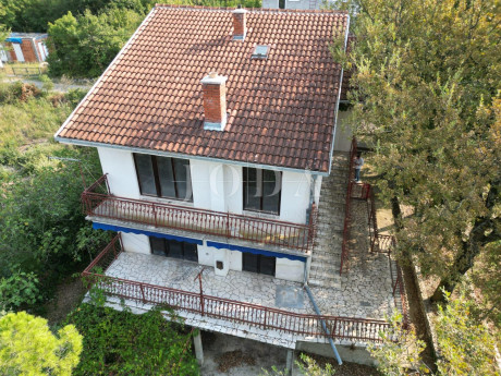 House, 300m², Plot 1251m²