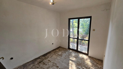 House, 300m², Plot 1251m²