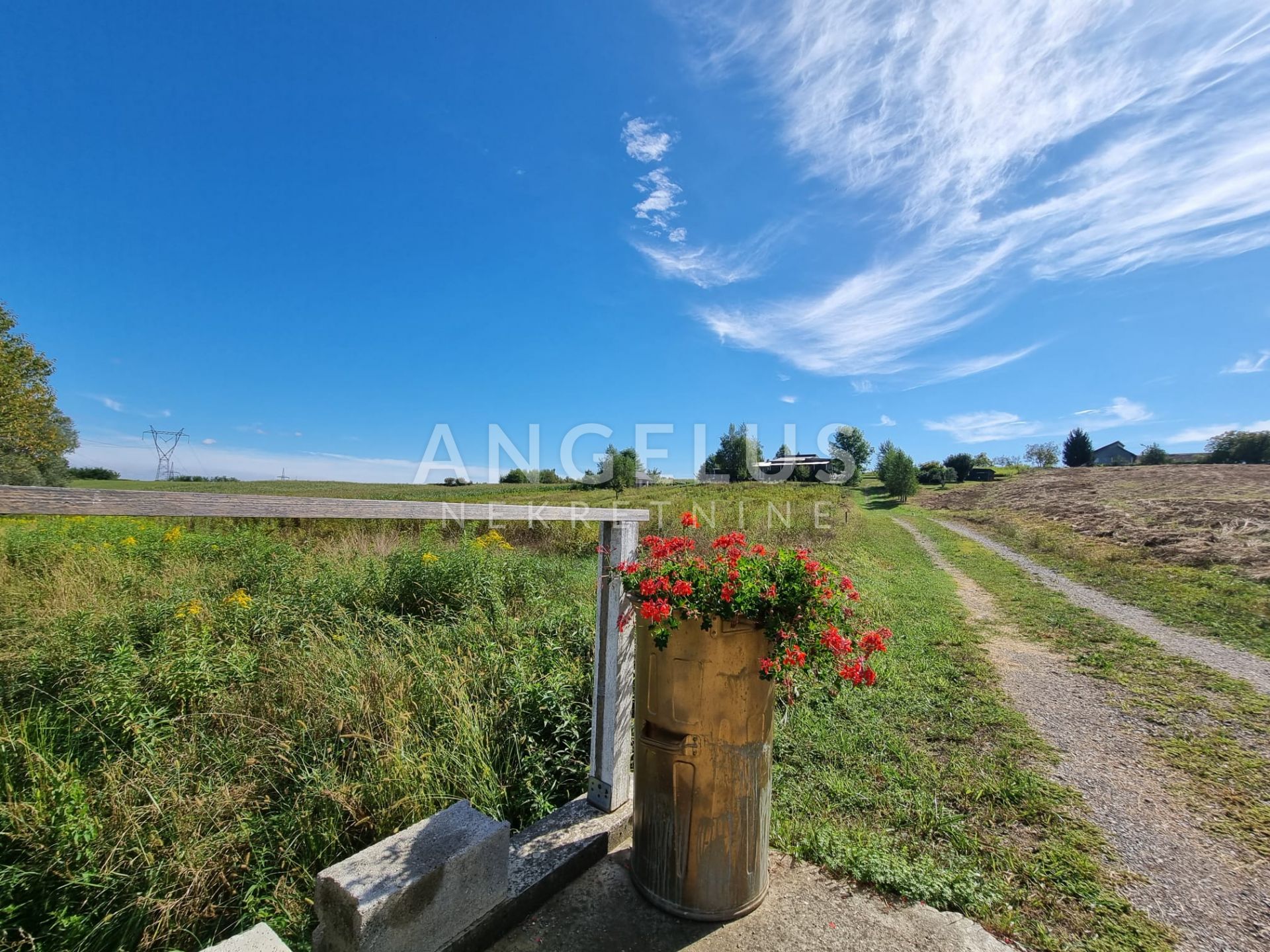 Kuća, 150m², Zemljište 11000m²