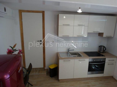 House, 90m², Plot -m²