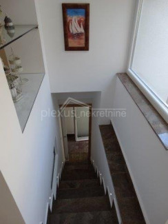 House, 90m², Plot -m²