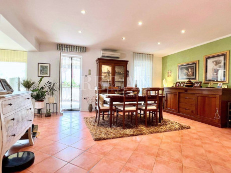 5 rooms, Apartment, 296m², 2 Floor