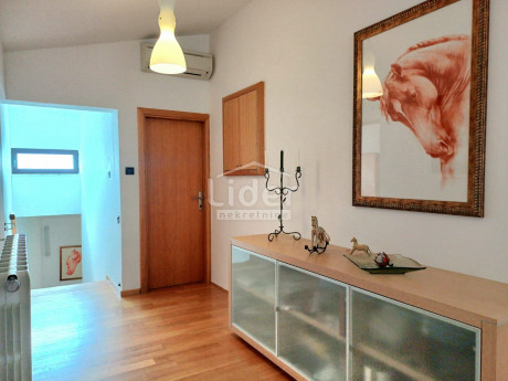 4 rooms, Apartment, 130m²