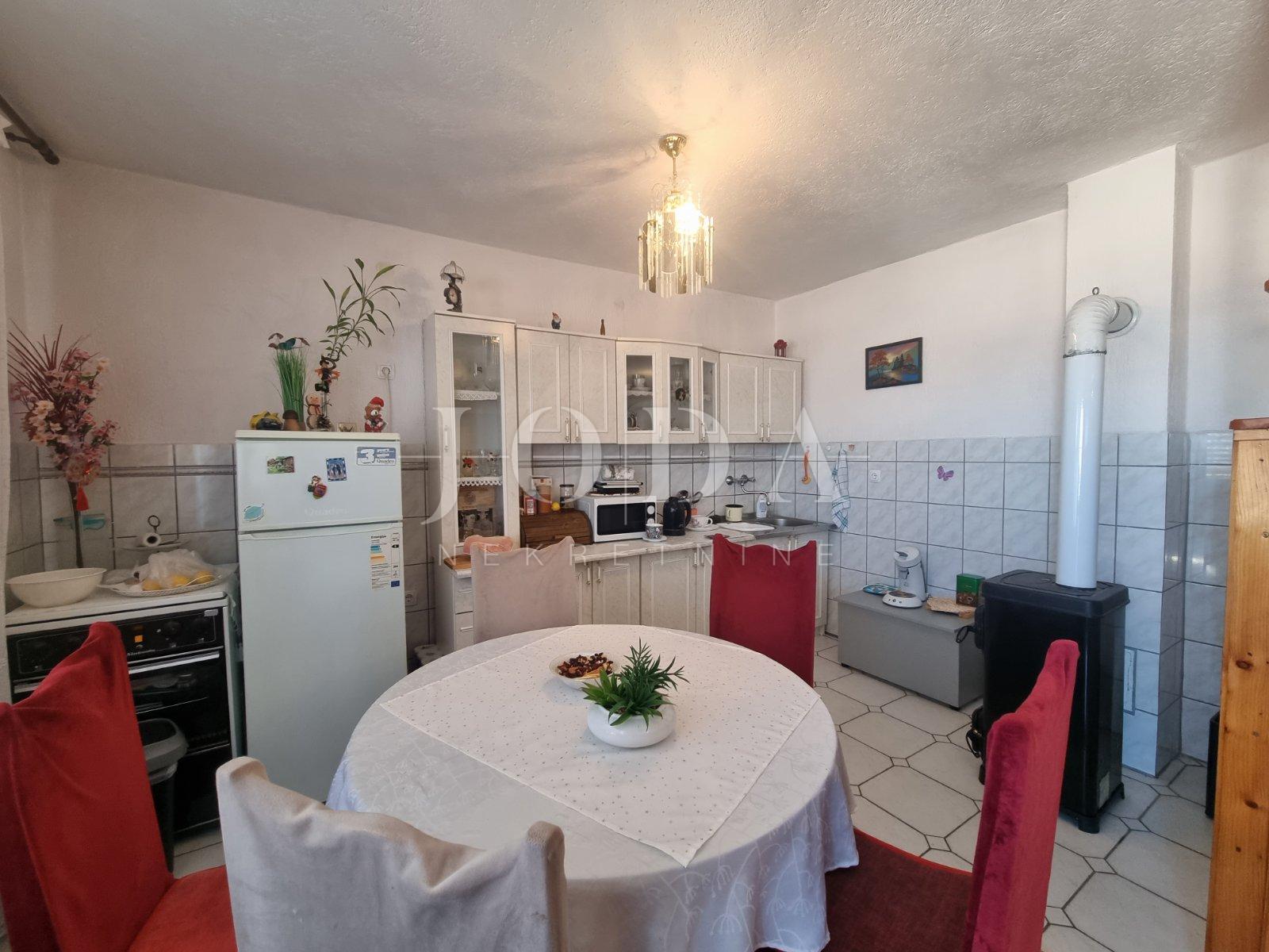 House, 244m², Plot 277m²