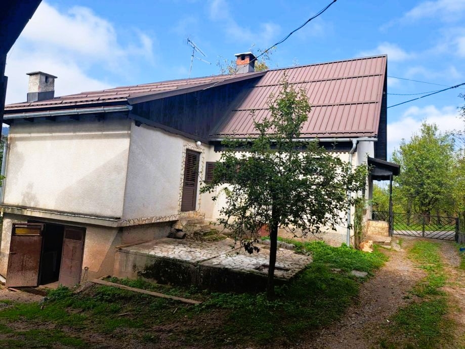 Kuća, 238m², Zemljište 480m²