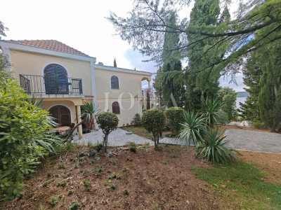 Casa, 250m², Terreno 593m²