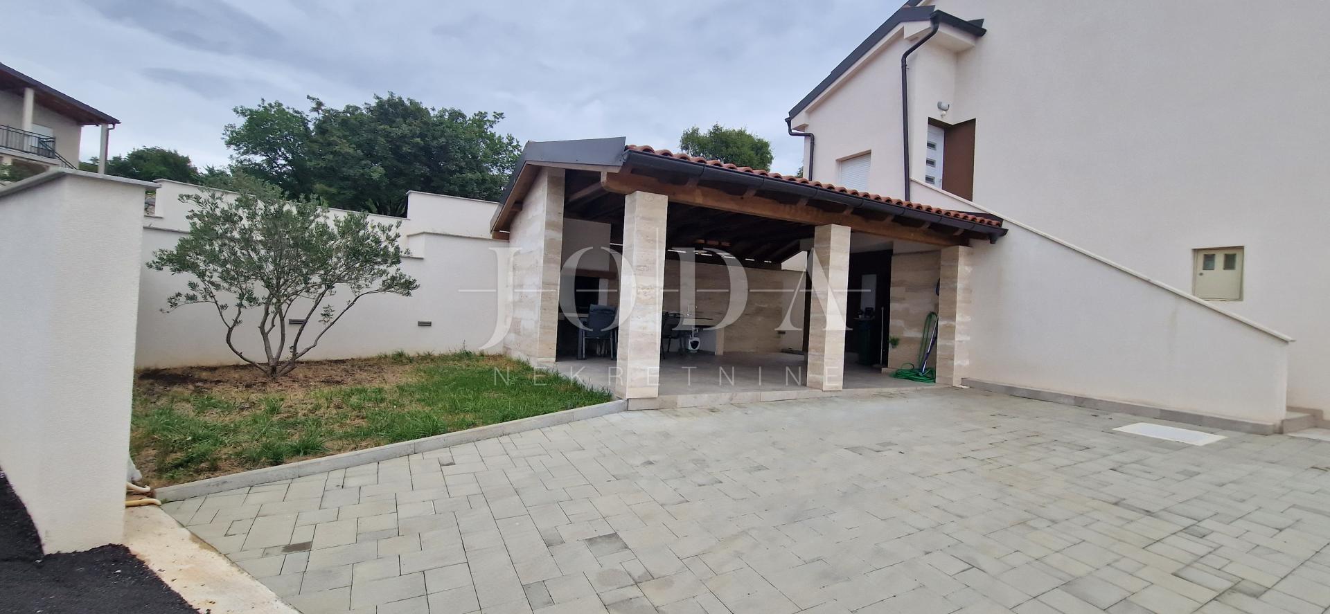 Casa, 270m², Terreno 360m²