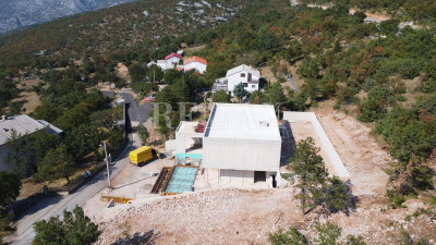 Kuća, 334m², Zemljište 463m²