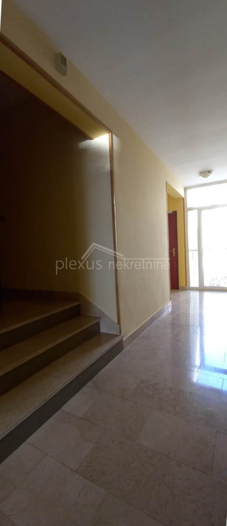 4 rooms, Apartment, 230m², 1 Floor