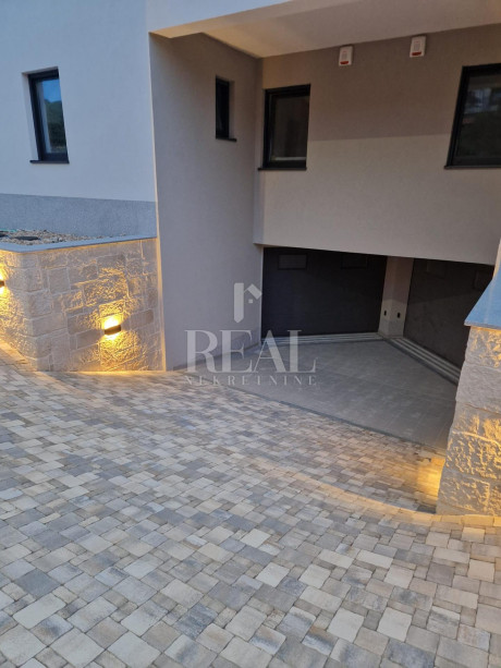 5-locale, Appartamento, 245m²