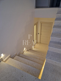 5-locale, Appartamento, 245m²