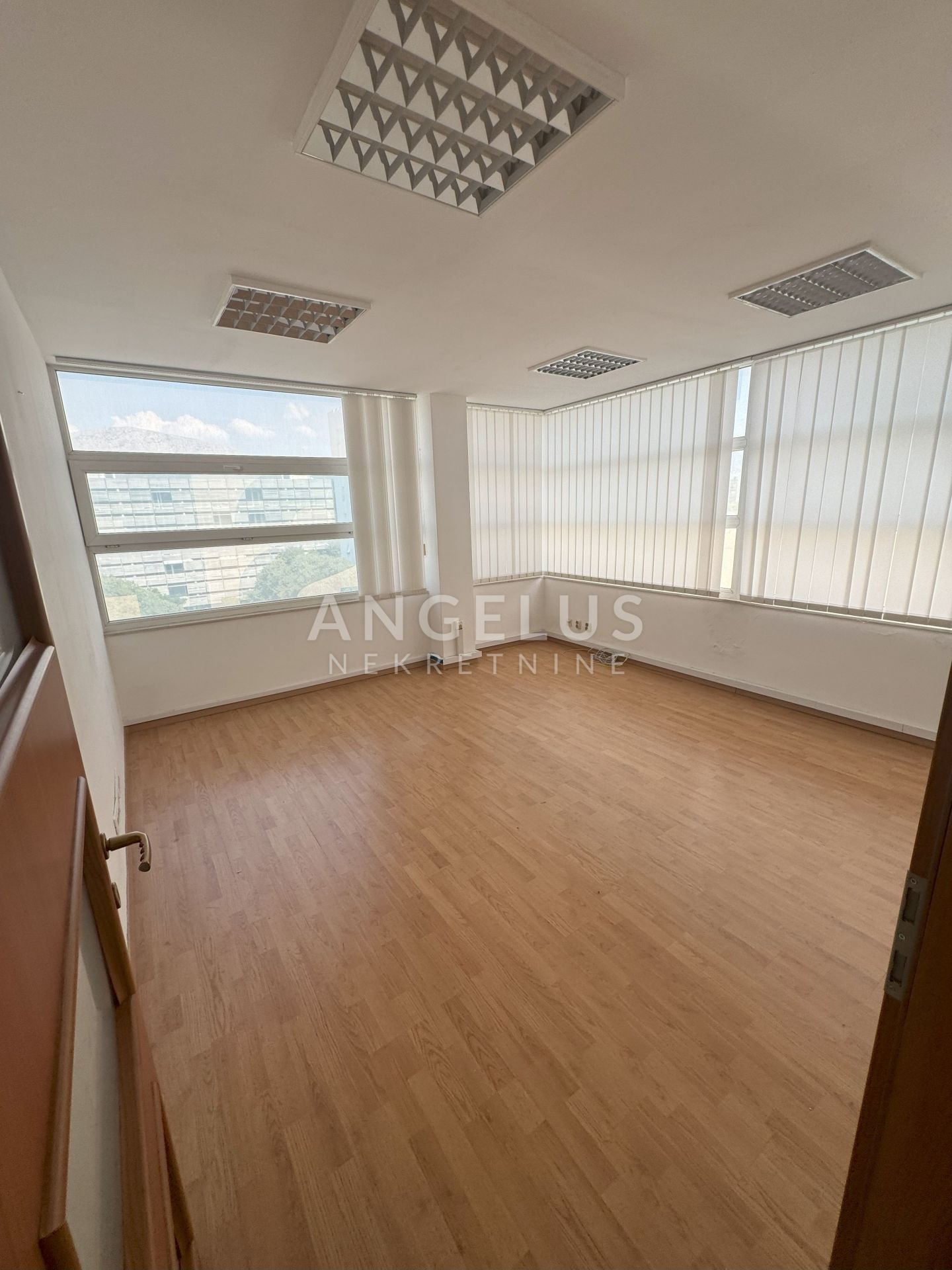 84m², Ufficio, 2 Piano