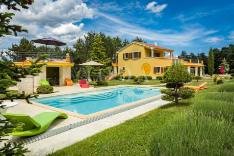 House, 431m², Plot 43000m²