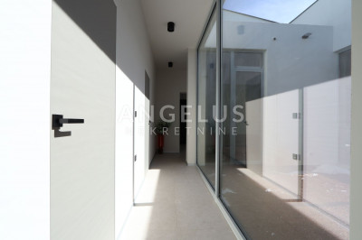 House, 220m², Plot 780m²