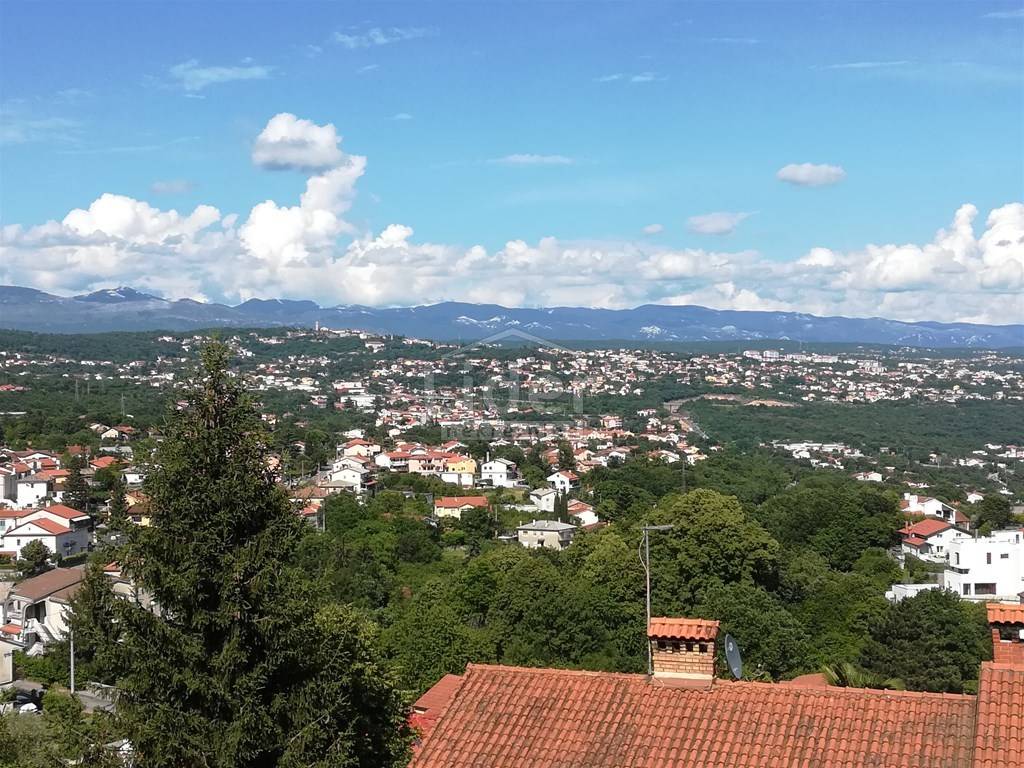 Kuća, 523m², Zemljište 2276m²