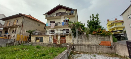 Kuća, 371m², Zemljište 0m²