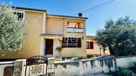 House, 230m², Plot 399m²