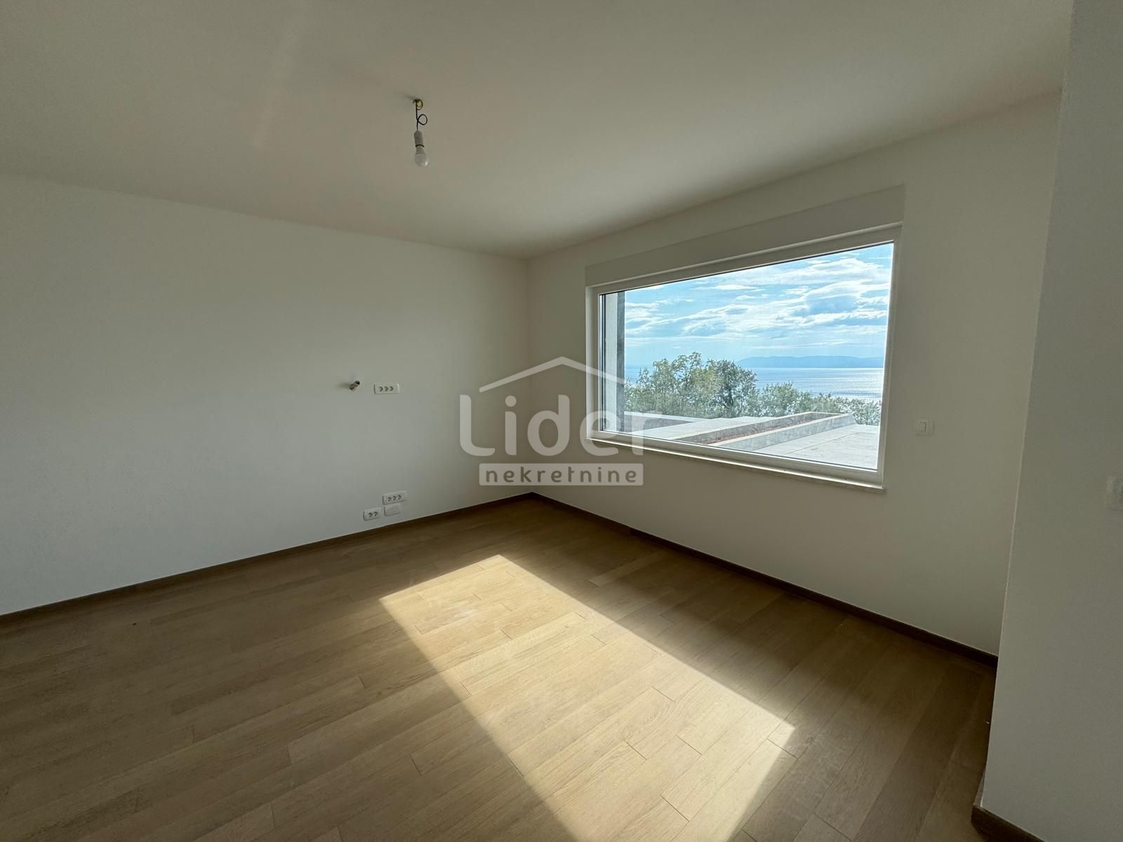 4 rooms, Apartment, 213m², 1 Floor